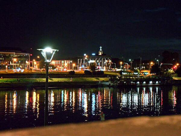 river light reflection